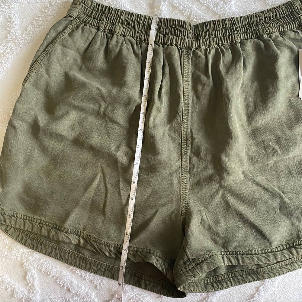 Shorts - Picture 12 of 15